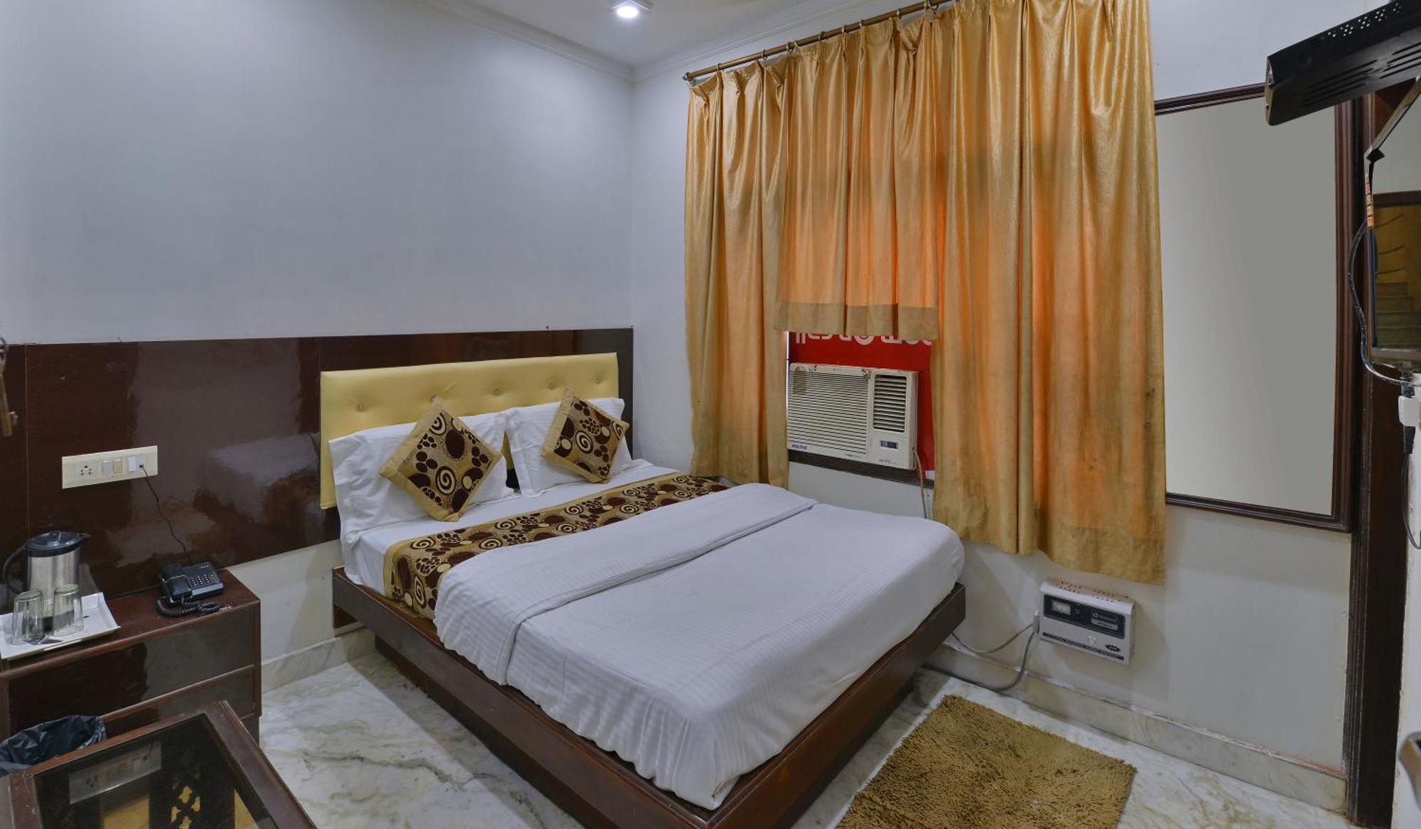 Family Hotel By Pg International Új-Delhi Kültér fotó