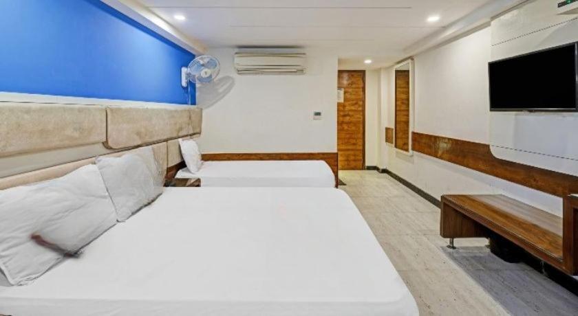 Family Hotel By Pg International Új-Delhi Kültér fotó